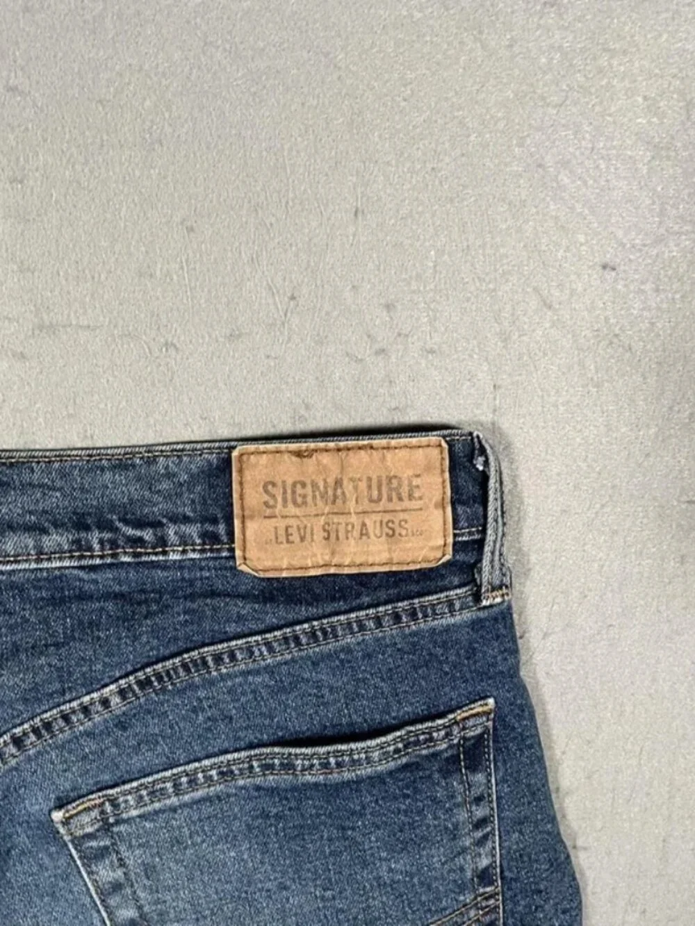 Levi’s Signature Blue Cropped Denim Shorts W34 I4